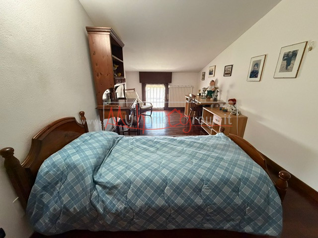 SELVAZZANO - (Rif.A222-s) - Proponiamo un recente appartamento all'ultimo piano in centro a Selva...