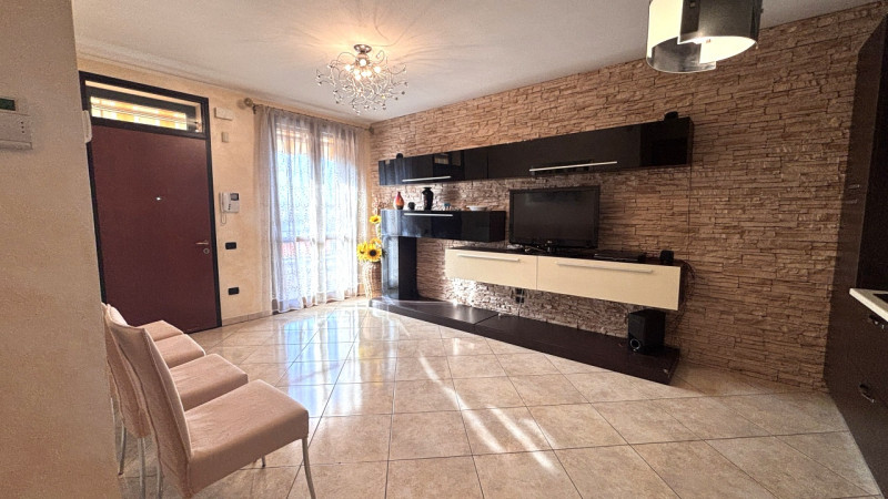 Arcobaleno Immobiliare ti presenta questo accogliente trilocale con ingresso indipendente, situat...