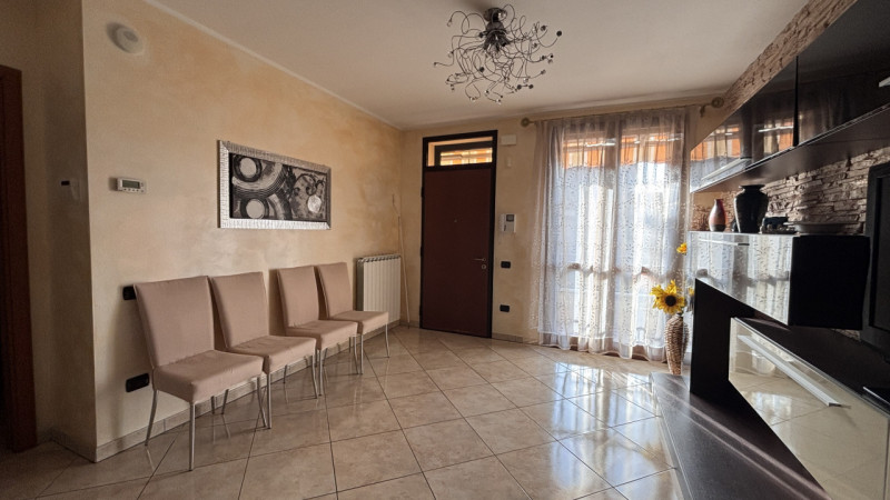Arcobaleno Immobiliare ti presenta questo accogliente trilocale con ingresso indipendente, situat...