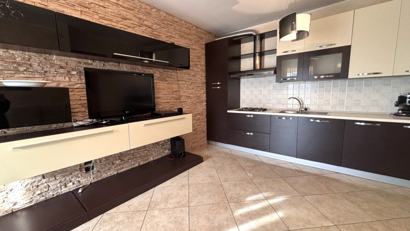 Arcobaleno Immobiliare ti presenta questo accogliente trilocale con ingresso indipendente, situat...