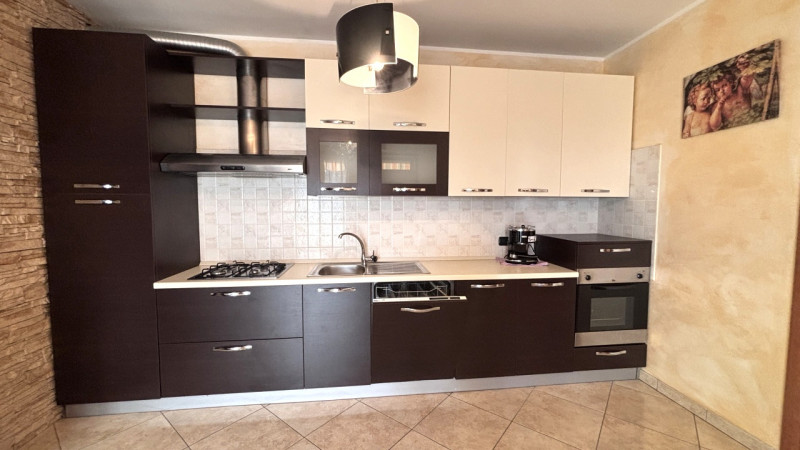 Arcobaleno Immobiliare ti presenta questo accogliente trilocale con ingresso indipendente, situat...