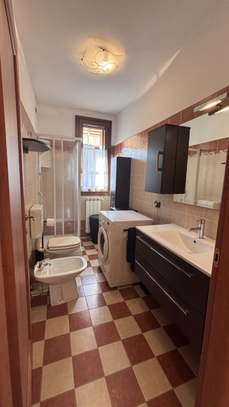 Arcobaleno Immobiliare ti presenta questo accogliente trilocale con ingresso indipendente, situat...