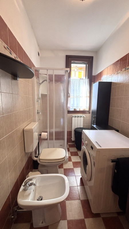 Arcobaleno Immobiliare ti presenta questo accogliente trilocale con ingresso indipendente, situat...