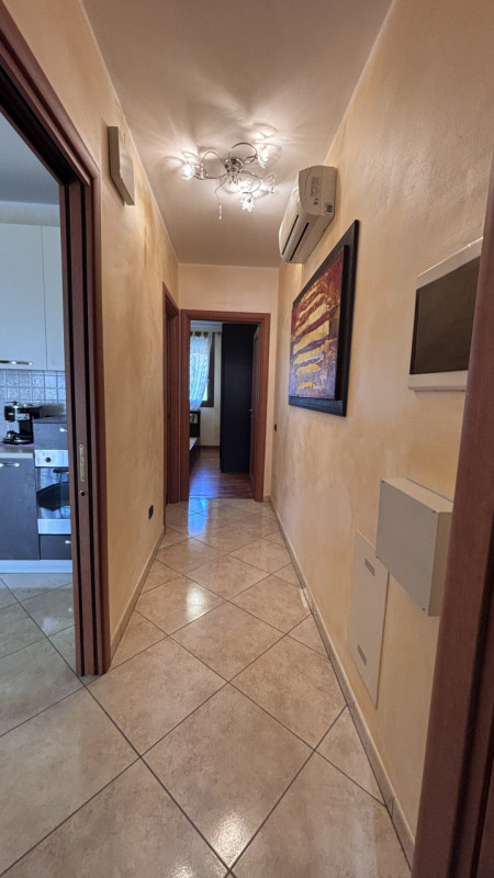 Arcobaleno Immobiliare ti presenta questo accogliente trilocale con ingresso indipendente, situat...