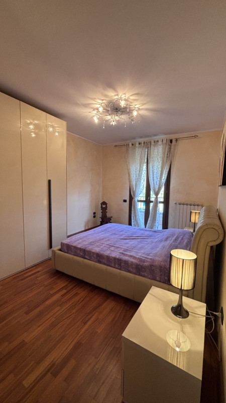 Arcobaleno Immobiliare ti presenta questo accogliente trilocale con ingresso indipendente, situat...