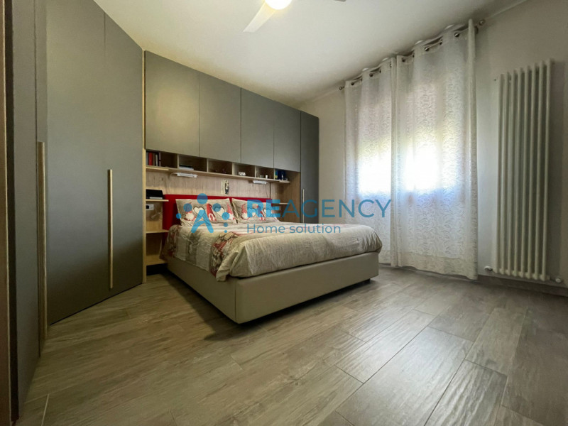 In una zona tranquilla e lontana dal traffico, ma allo stesso tempo comoda al centro del paese e ...