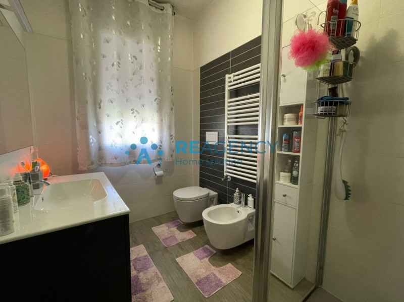 In una zona tranquilla e lontana dal traffico, ma allo stesso tempo comoda al centro del paese e ...