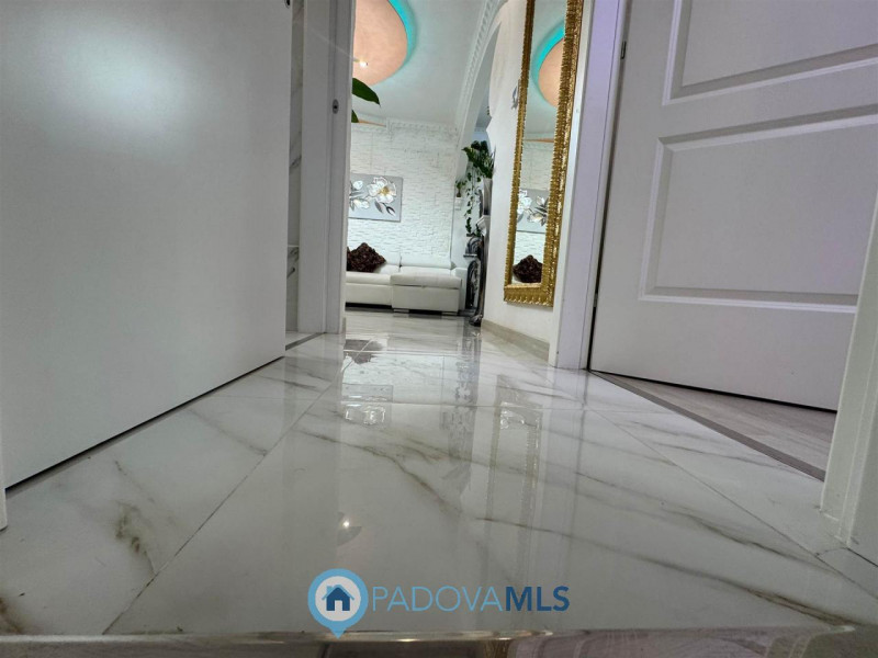 Immobile in esclusiva al Gruppo Padova MLS
In zona Arcella – San Carlo, a Padova, proponiamo in v...