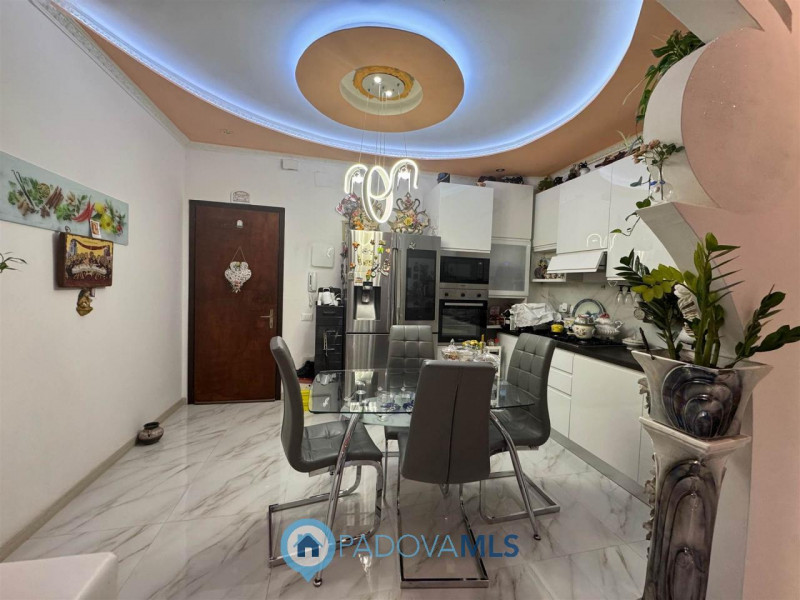 Immobile in esclusiva al Gruppo Padova MLS
In zona Arcella – San Carlo, a Padova, proponiamo in v...