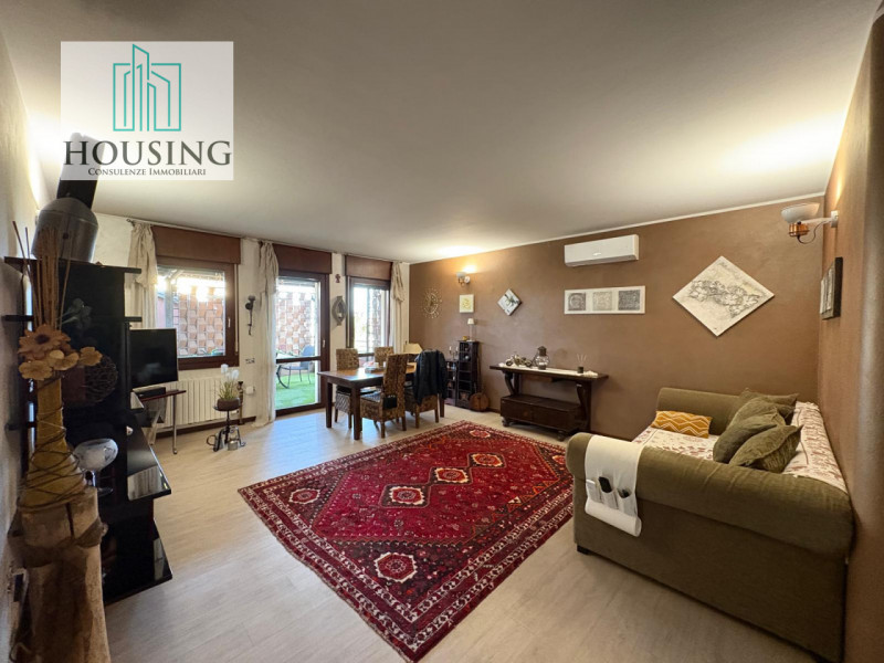 Comune di Curtarolo, proponiamo uno spazioso appartamento tricamere situato al secondo ed ultimo ...