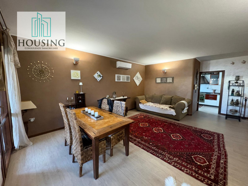 Comune di Curtarolo, proponiamo uno spazioso appartamento tricamere situato al secondo ed ultimo ...