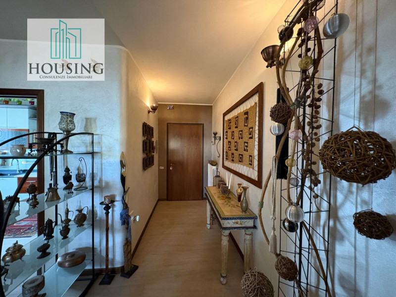 Comune di Curtarolo, proponiamo uno spazioso appartamento tricamere situato al secondo ed ultimo ...