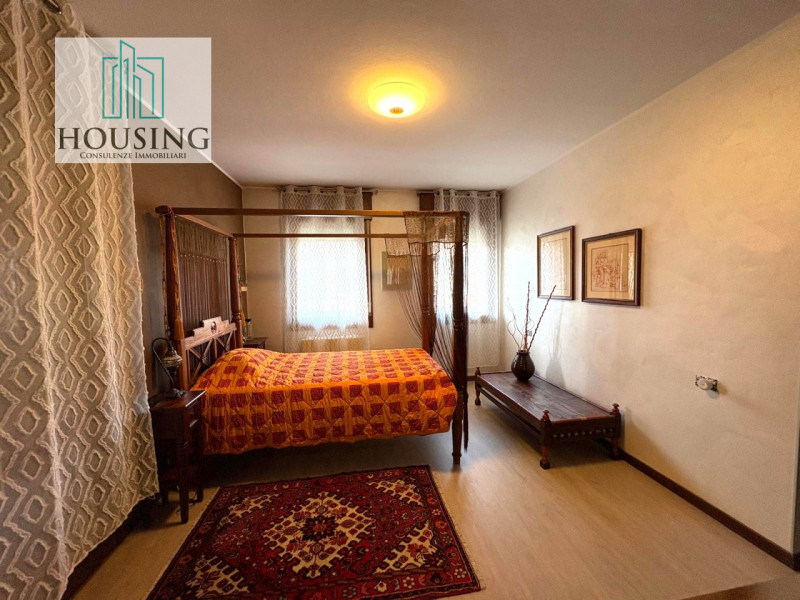 Comune di Curtarolo, proponiamo uno spazioso appartamento tricamere situato al secondo ed ultimo ...