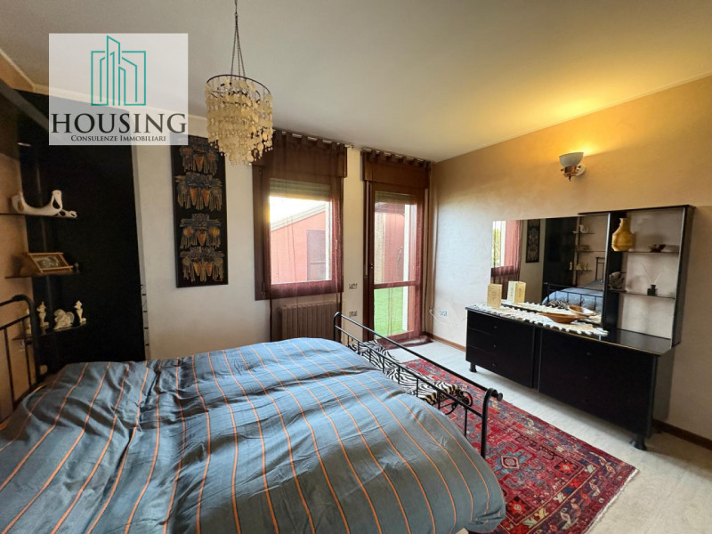 Comune di Curtarolo, proponiamo uno spazioso appartamento tricamere situato al secondo ed ultimo ...