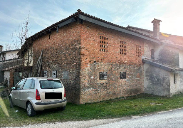 Rif. A.A.21-24

Vendita all'asta - porzione di fabbricato rurale su 3 livelli in data 20 aprile 2...