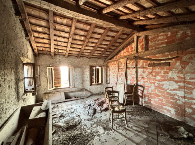 Rif. A.A.21-24

Vendita all'asta - porzione di fabbricato rurale su 3 livelli in data 20 aprile 2...