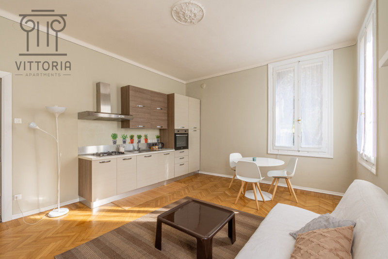 Zona Monte Berico: immerso nel verde all'interno di una villa dei primi '900 affascinante apparta...