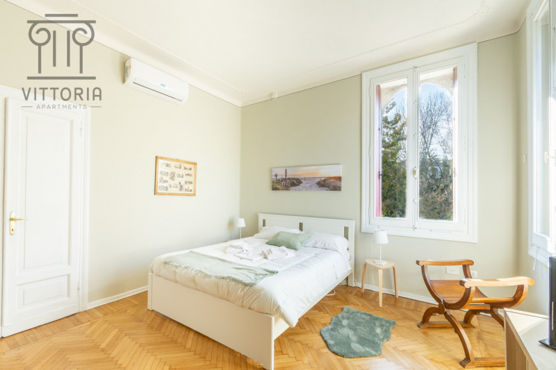 Zona Monte Berico: immerso nel verde all'interno di una villa dei primi '900 affascinante apparta...