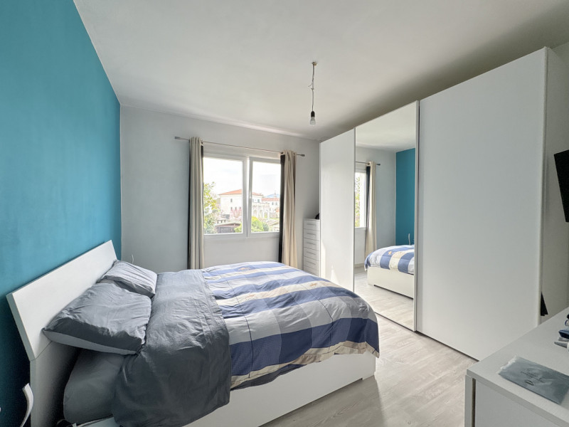 Scopri questa affascinante casa singola situata nel comune di Due Carrare, in una posizione strat...