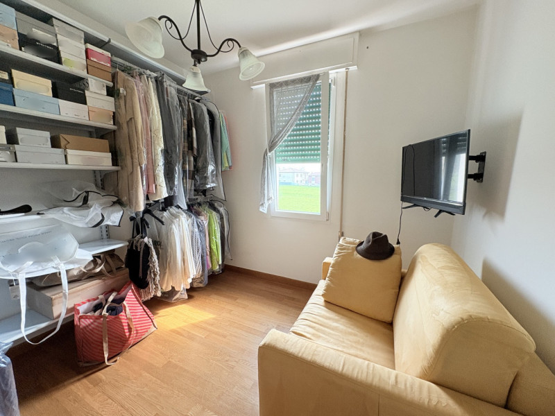 Scopri questa affascinante casa singola situata nel comune di Due Carrare, in una posizione strat...