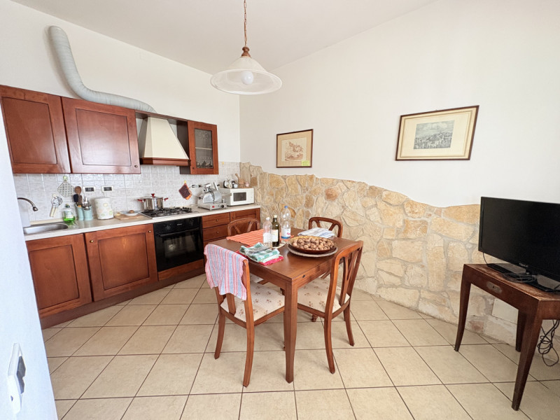 Scopri questa affascinante casa singola situata nel comune di Due Carrare, in una posizione strat...