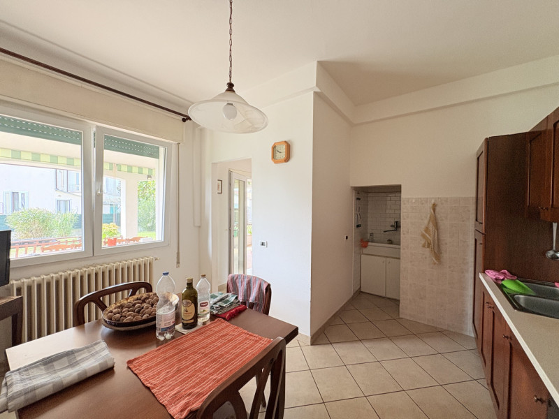 Scopri questa affascinante casa singola situata nel comune di Due Carrare, in una posizione strat...