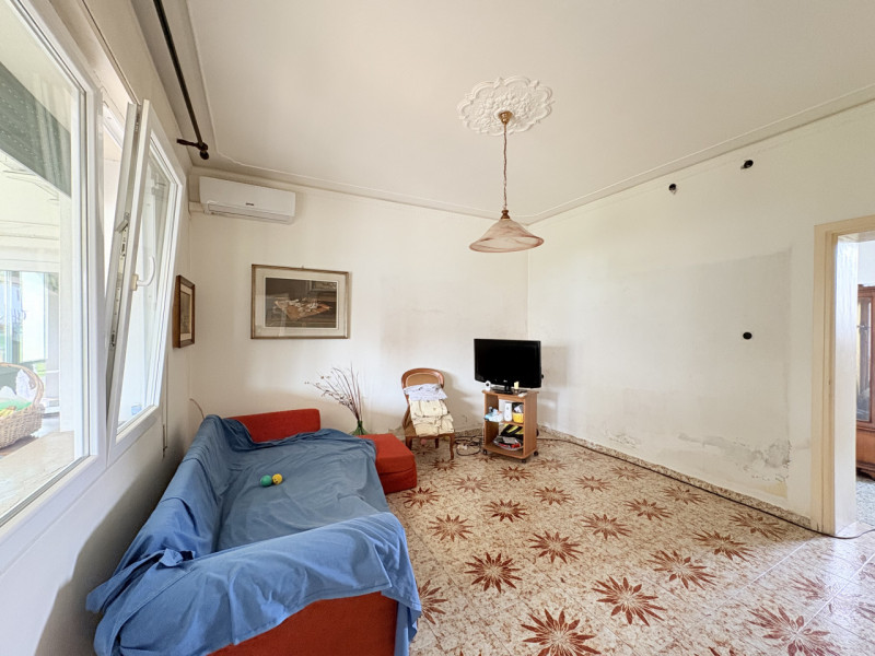 Scopri questa affascinante casa singola situata nel comune di Due Carrare, in una posizione strat...