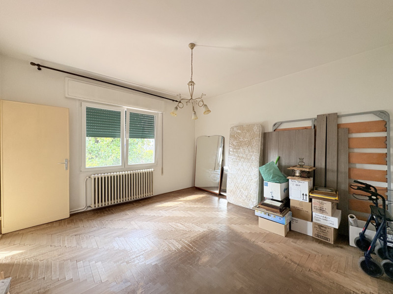 Scopri questa affascinante casa singola situata nel comune di Due Carrare, in una posizione strat...