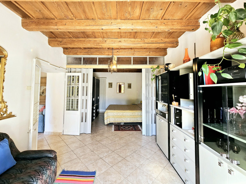 Proponiamo in vendita a Merlara, grande porzione di bifamiliare, con ampio cortile e giardino sia...