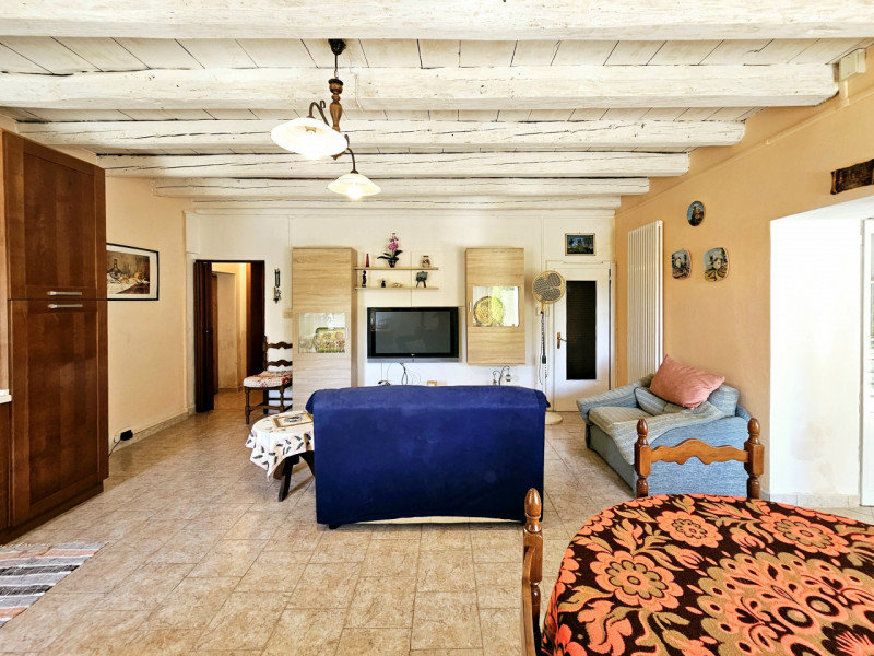 Proponiamo in vendita a Merlara, grande porzione di bifamiliare, con ampio cortile e giardino sia...