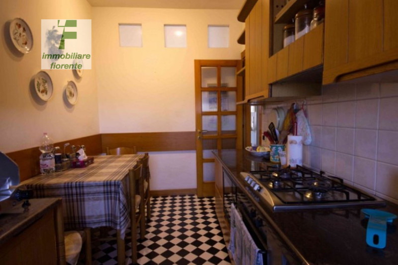 Scopri questo panoramico, signorile, luminoso appartamento quadrilocale in vendita al 7° piano, s...
