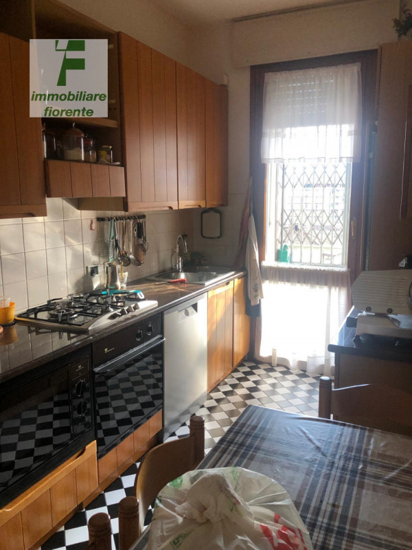 Scopri questo panoramico, luminoso appartamento quadrilocale in vendita al 7° piano, situato nel ...