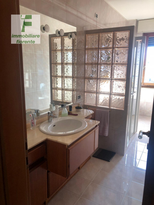 Scopri questo panoramico, luminoso appartamento quadrilocale in vendita al 7° piano, situato nel ...