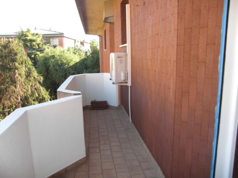 APPARTAMENTO IN AFFITTO ZONA SACRA FAMIGLIA DISPONIBILE DAL 1 APRILE 2026 AL TERZO PIANO SENZA AS...