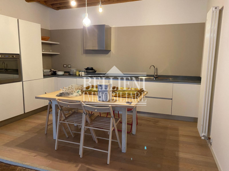 BORGO SANTA LUCIA: In contesto ristrutturato proponiamo bicamere arredato sito al secondo piano s...