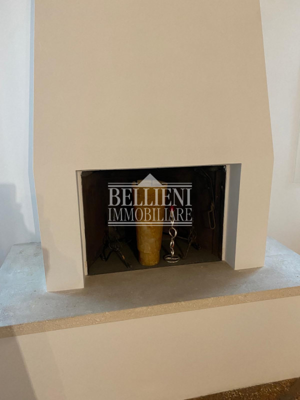 BORGO SANTA LUCIA: In contesto ristrutturato proponiamo bicamere arredato sito al secondo piano s...