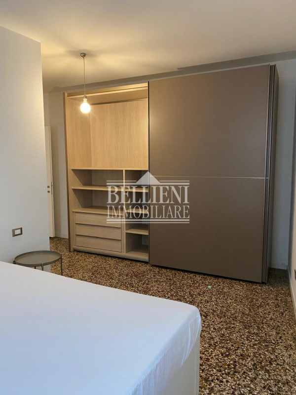 BORGO SANTA LUCIA: In contesto ristrutturato proponiamo bicamere arredato sito al secondo piano s...