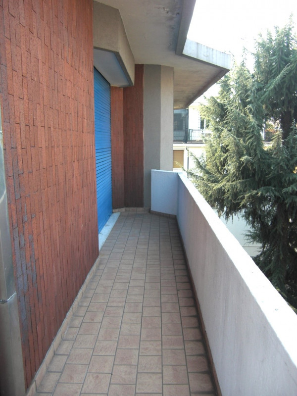 Scopri questo meraviglioso appartamento situato nel cuore del quartiere Sacra Famiglia a Padova, ...