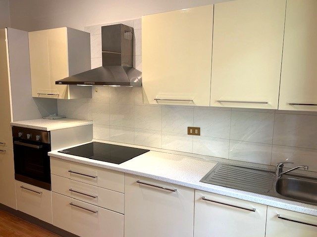 Scopri questo meraviglioso appartamento situato nel cuore del quartiere Sacra Famiglia a Padova, ...