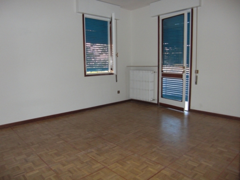 Scopri questo meraviglioso appartamento situato nel cuore del quartiere Sacra Famiglia a Padova, ...