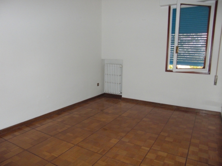 Scopri questo meraviglioso appartamento situato nel cuore del quartiere Sacra Famiglia a Padova, ...