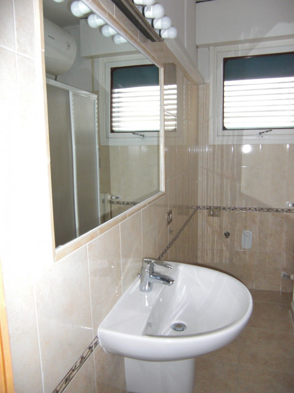 Scopri questo meraviglioso appartamento situato nel cuore del quartiere Sacra Famiglia a Padova, ...