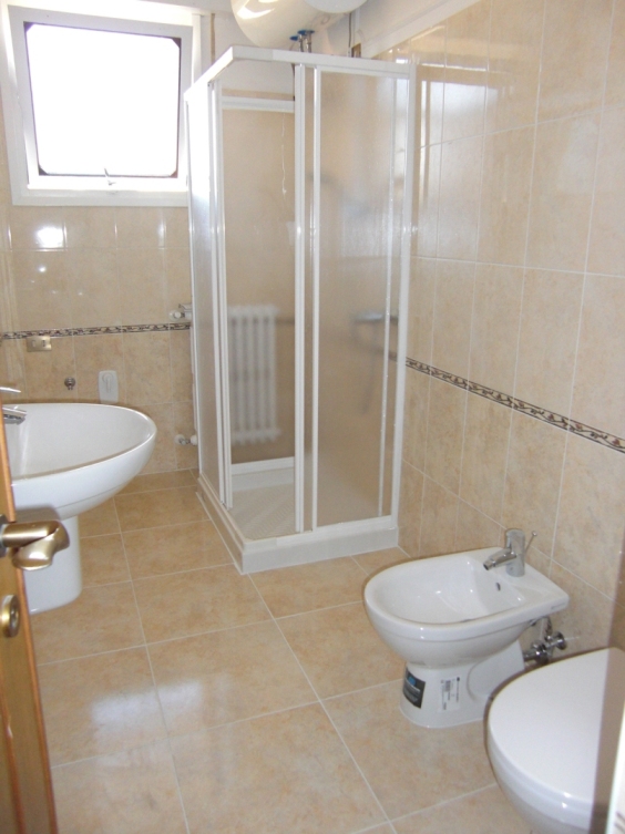 Scopri questo meraviglioso appartamento situato nel cuore del quartiere Sacra Famiglia a Padova, ...