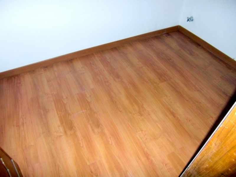 AFFITTO 3 CAMERE parzialmente arredato in ZONA SACRA FAMIGLIA - 3° PIANO (NO ASCENSORE).
Composto...