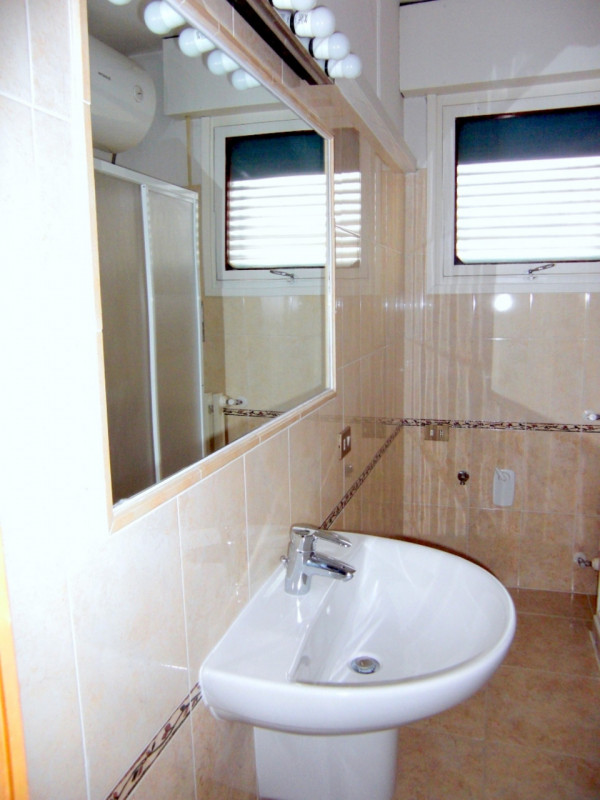 AFFITTO 3 CAMERE parzialmente arredato in ZONA SACRA FAMIGLIA - 3° PIANO (NO ASCENSORE).
Composto...