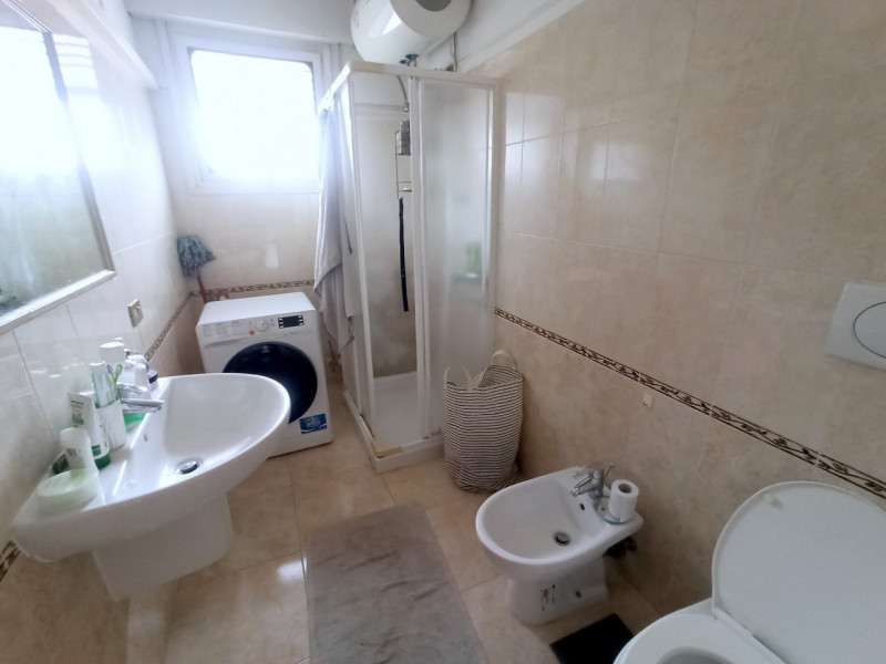 AFFITTO 3 CAMERE parzialmente arredato in ZONA SACRA FAMIGLIA - 3° PIANO (NO ASCENSORE).
Composto...