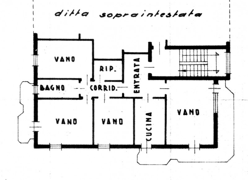 AFFITTO 3 CAMERE parzialmente arredato in ZONA SACRA FAMIGLIA - 3° PIANO (NO ASCENSORE).
Composto...