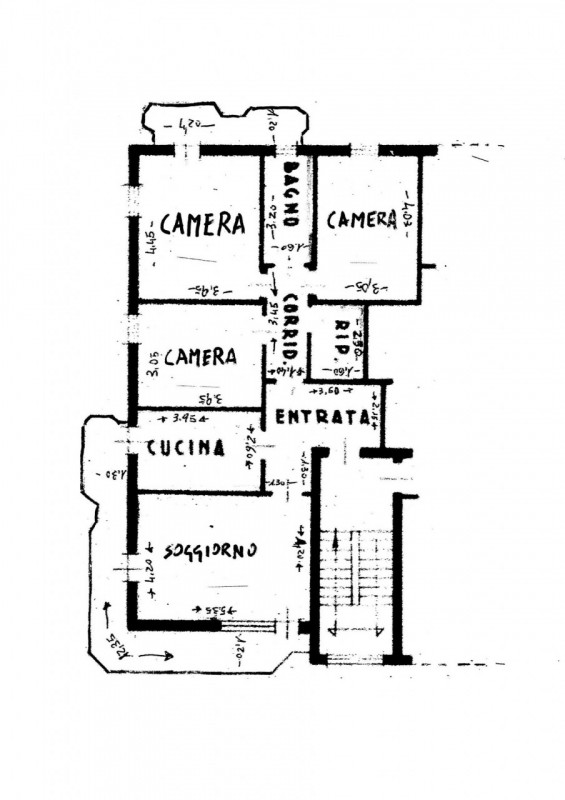AFFITTO 3 CAMERE parzialmente arredato in ZONA SACRA FAMIGLIA - 3° PIANO (NO ASCENSORE).
Composto...