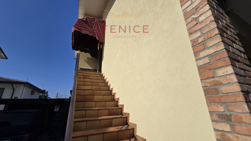 Proponiamo in vendita una interessante porzione di immobile indipendente, soluzione ideale per ch...