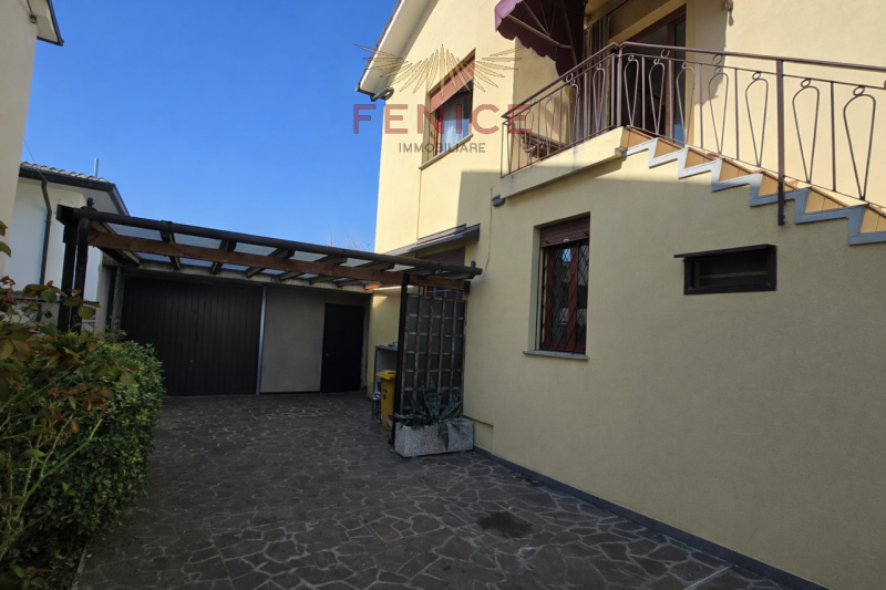 Proponiamo in vendita una interessante porzione di immobile indipendente, soluzione ideale per ch...